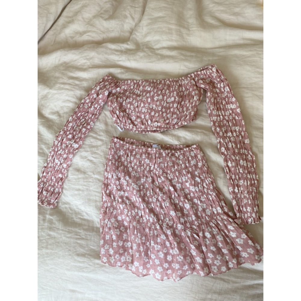 Sabo Skirt - Blush pink with white flowers crop top and skirt, Size Small